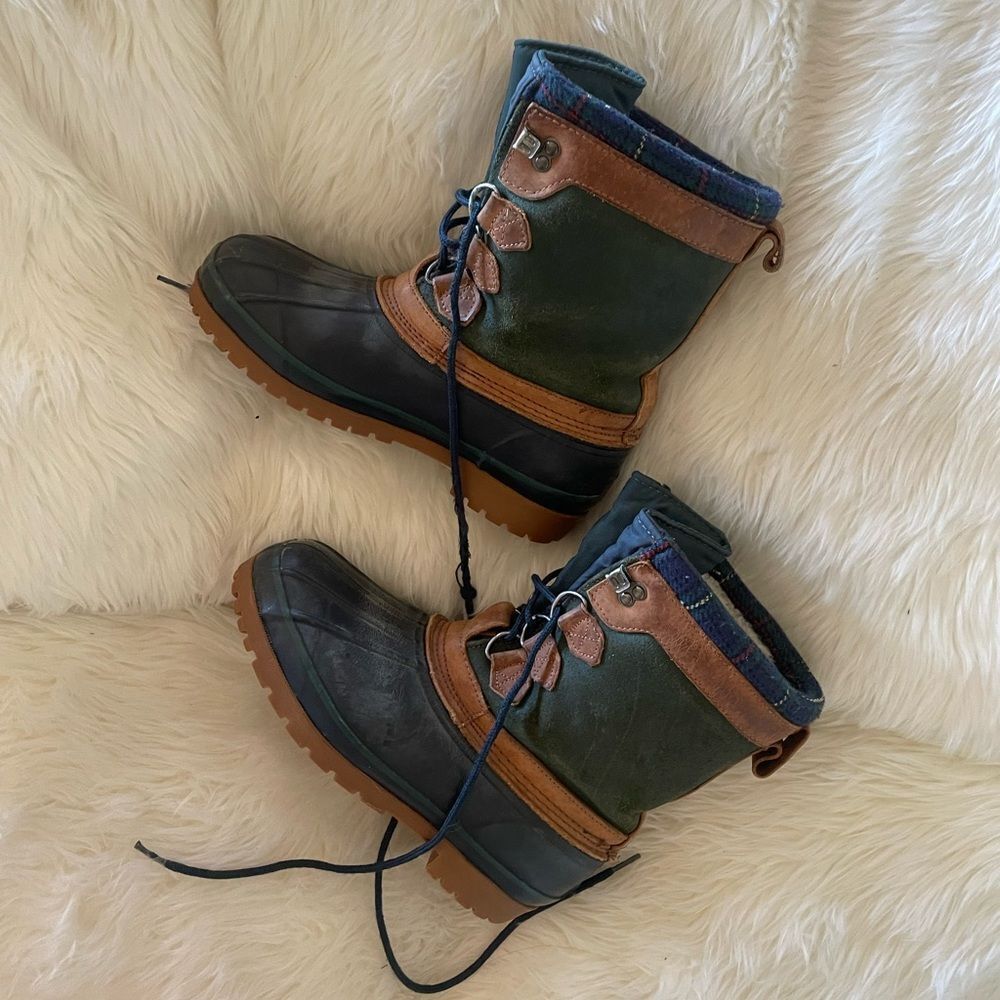 Snow boots